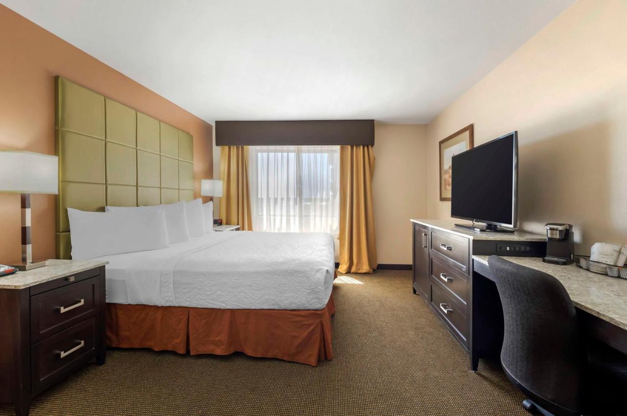 Best Western Plus Country Inn & Suites Додж Сити Екстериор снимка