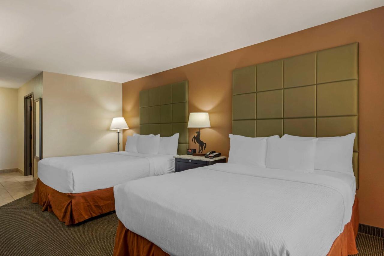 Best Western Plus Country Inn & Suites Додж Сити Екстериор снимка