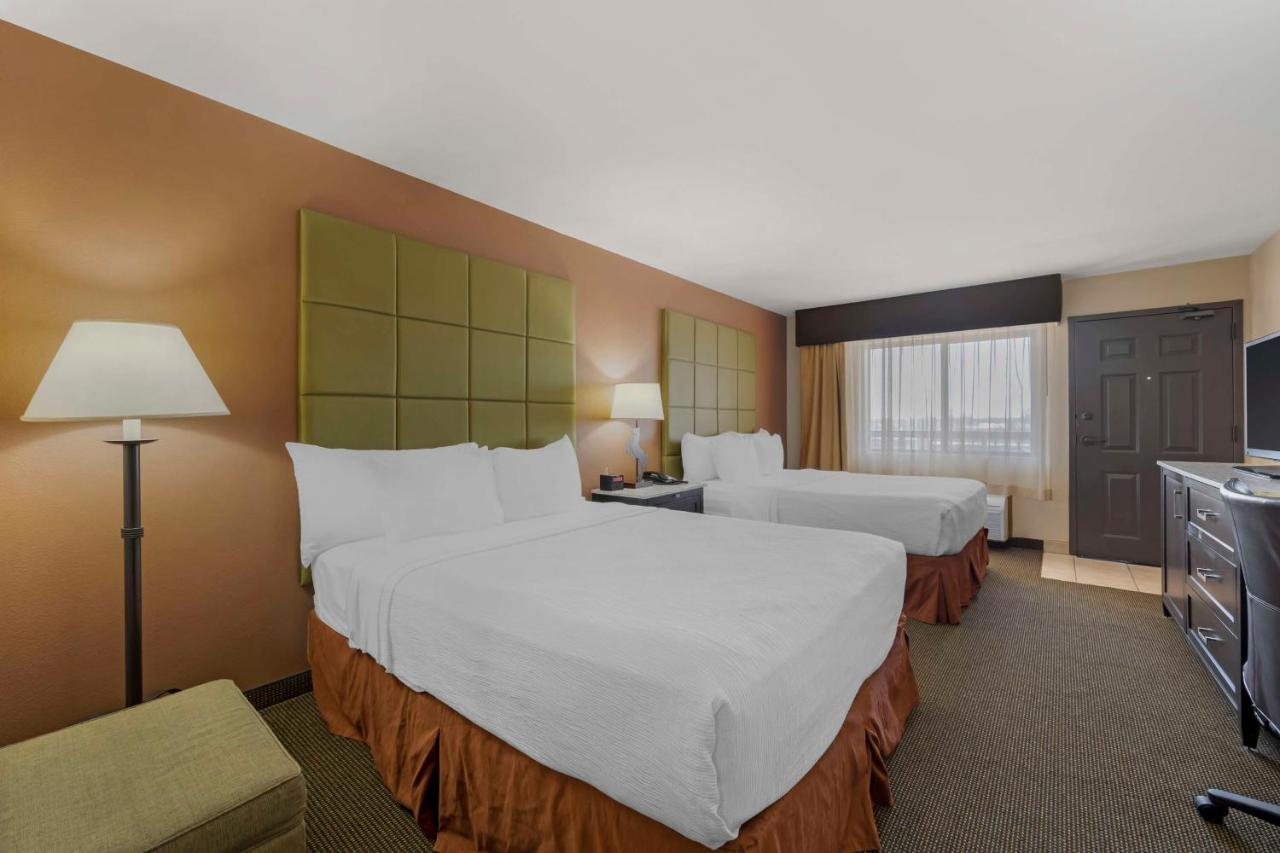 Best Western Plus Country Inn & Suites Додж Сити Екстериор снимка