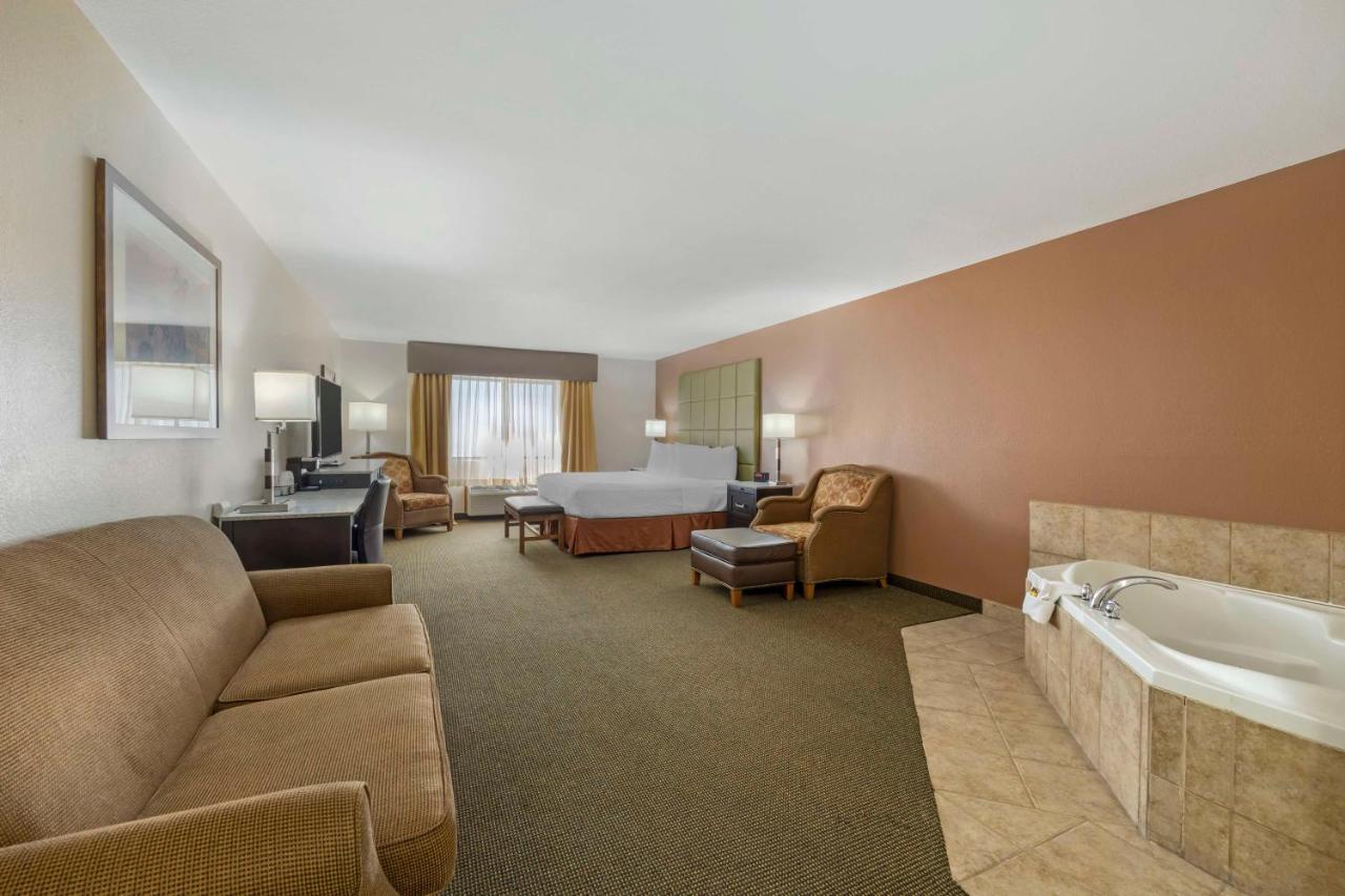 Best Western Plus Country Inn & Suites Додж Сити Екстериор снимка