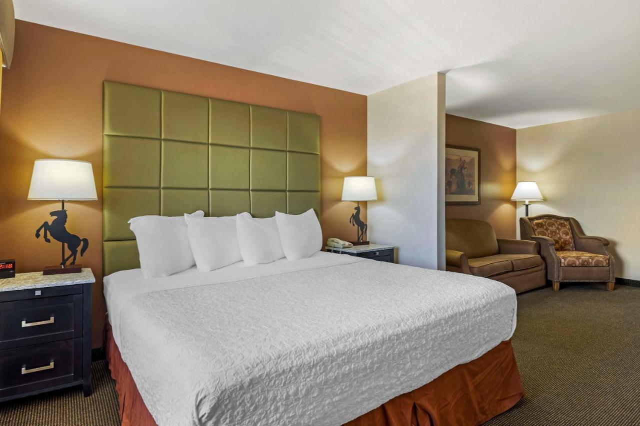 Best Western Plus Country Inn & Suites Додж Сити Екстериор снимка