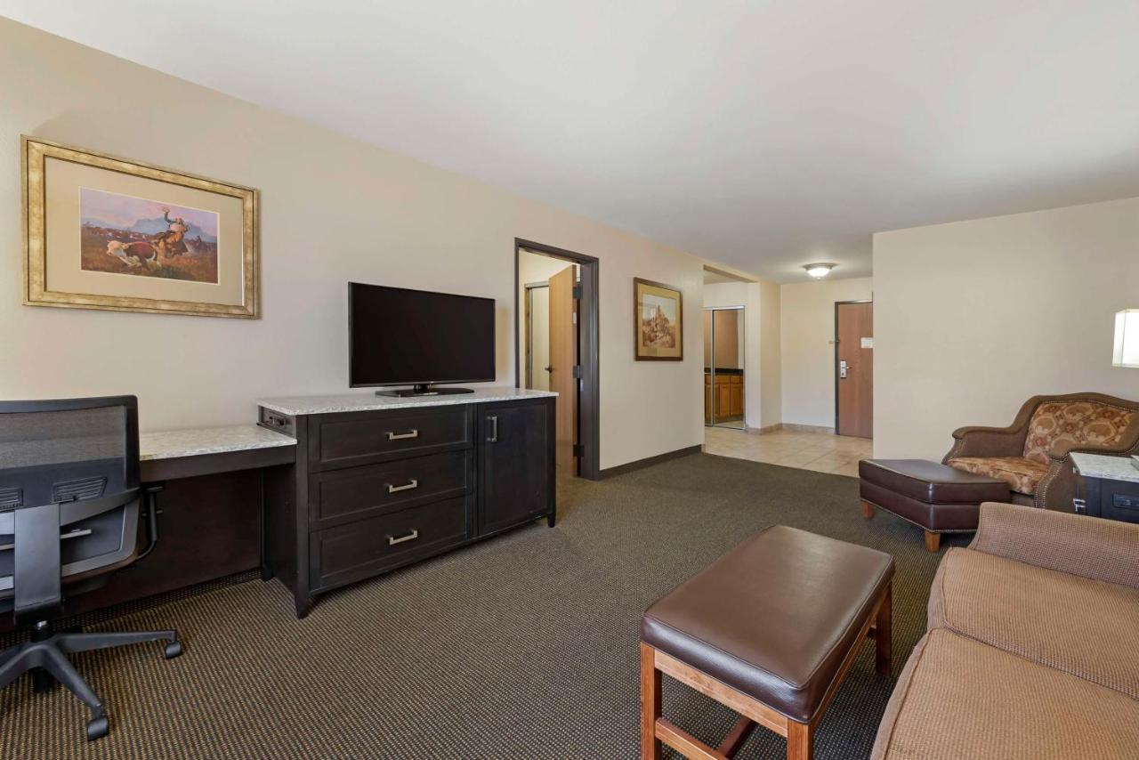Best Western Plus Country Inn & Suites Додж Сити Екстериор снимка