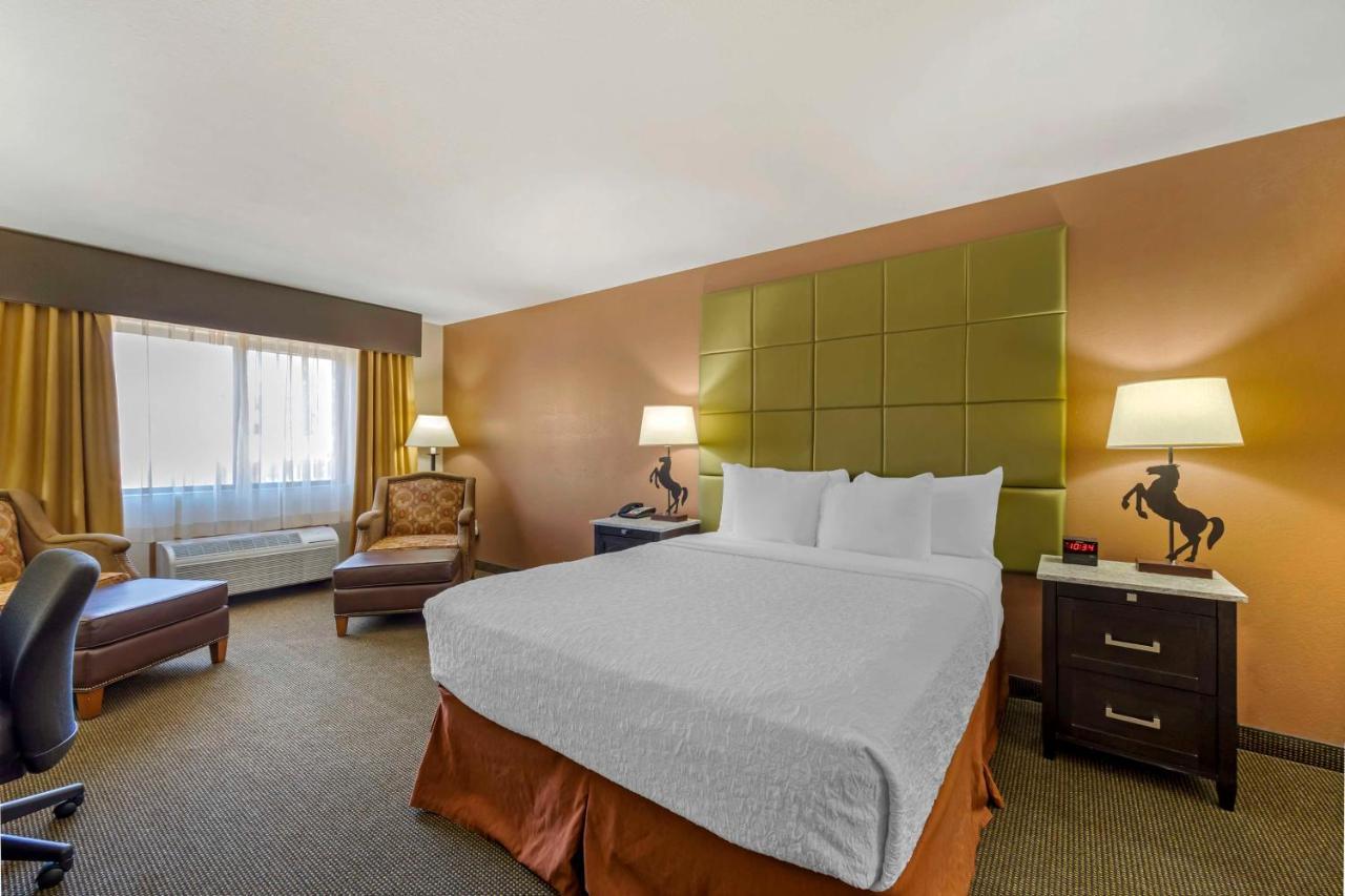 Best Western Plus Country Inn & Suites Додж Сити Екстериор снимка