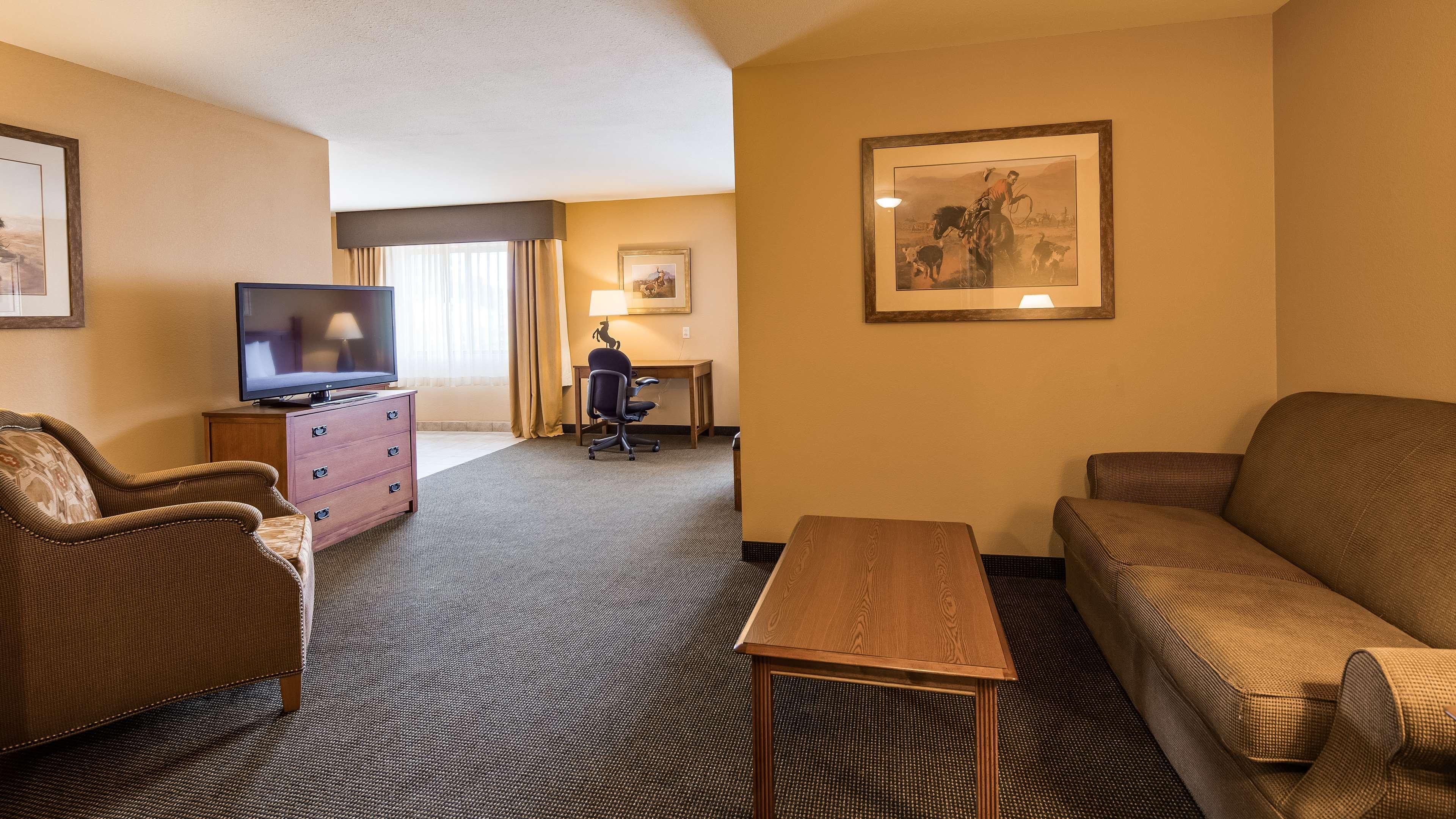 Best Western Plus Country Inn & Suites Додж Сити Екстериор снимка