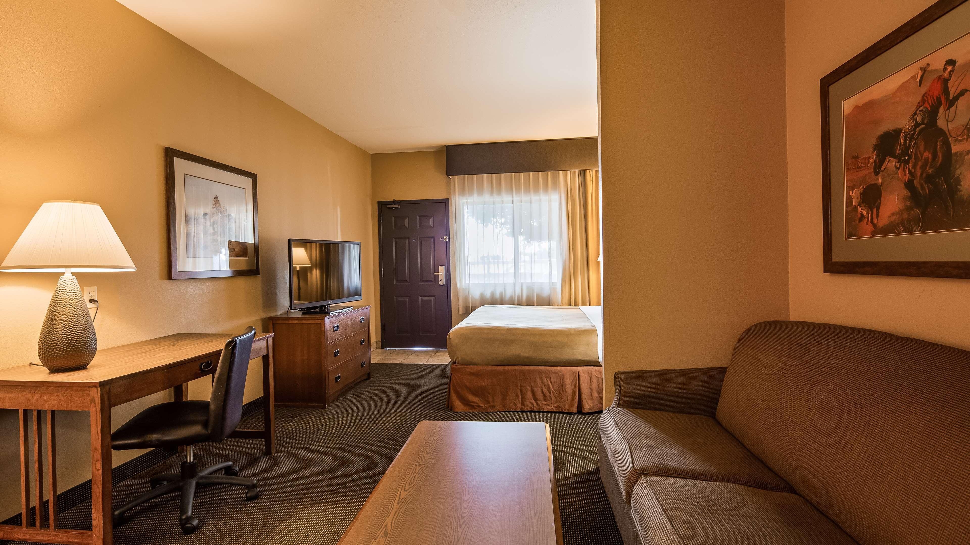 Best Western Plus Country Inn & Suites Додж Сити Екстериор снимка
