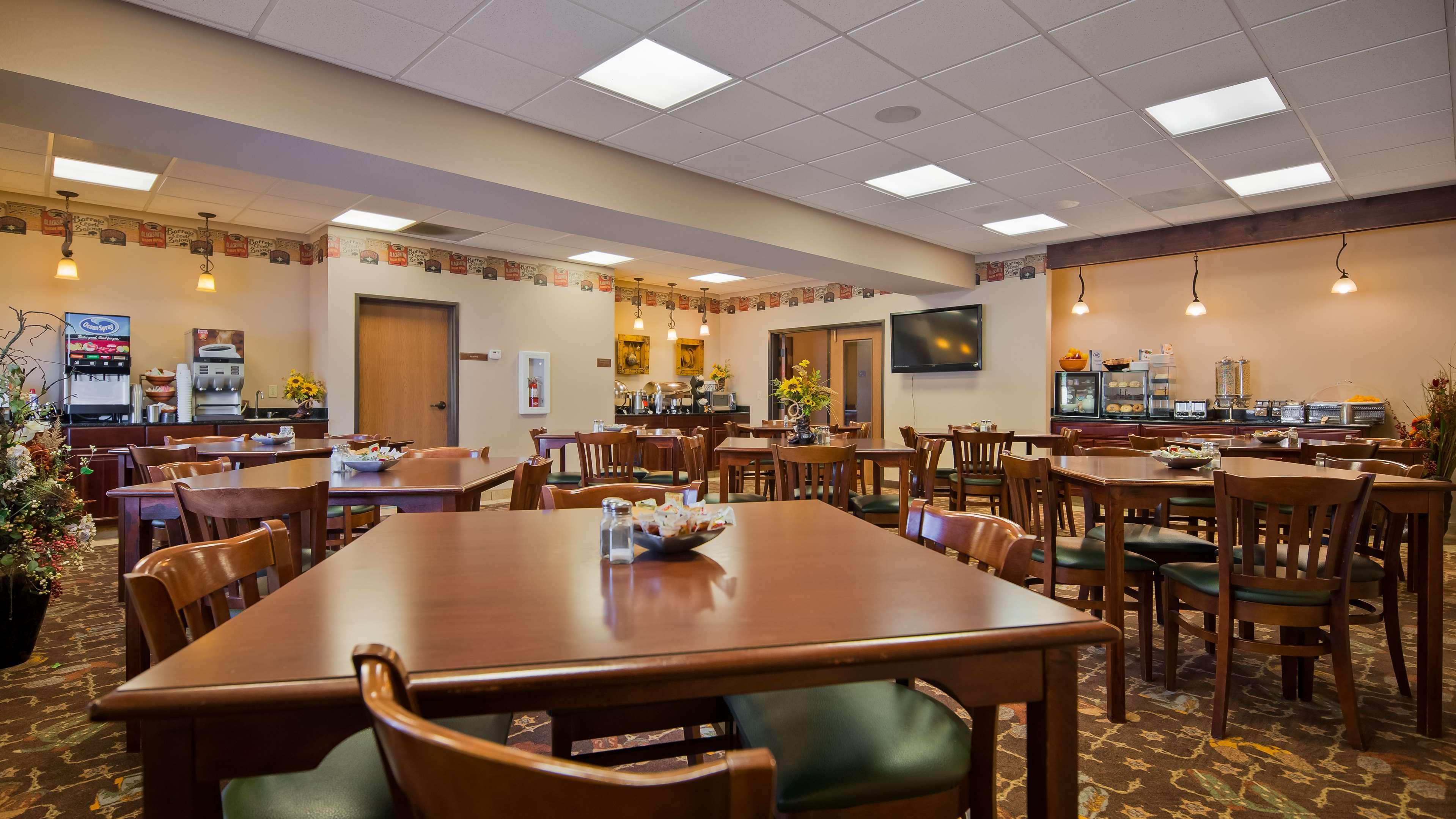 Best Western Plus Country Inn & Suites Додж Сити Екстериор снимка