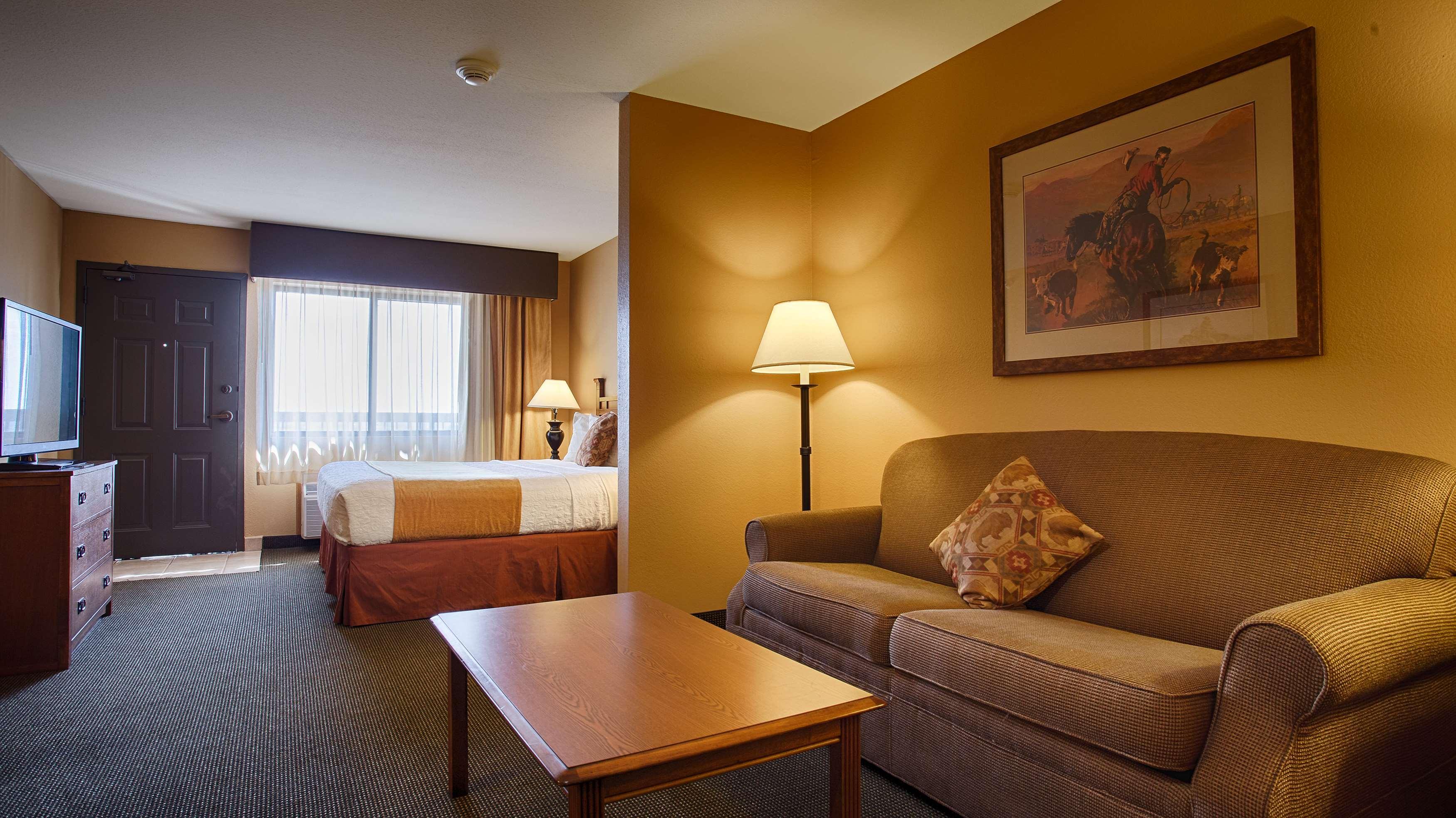 Best Western Plus Country Inn & Suites Додж Сити Екстериор снимка