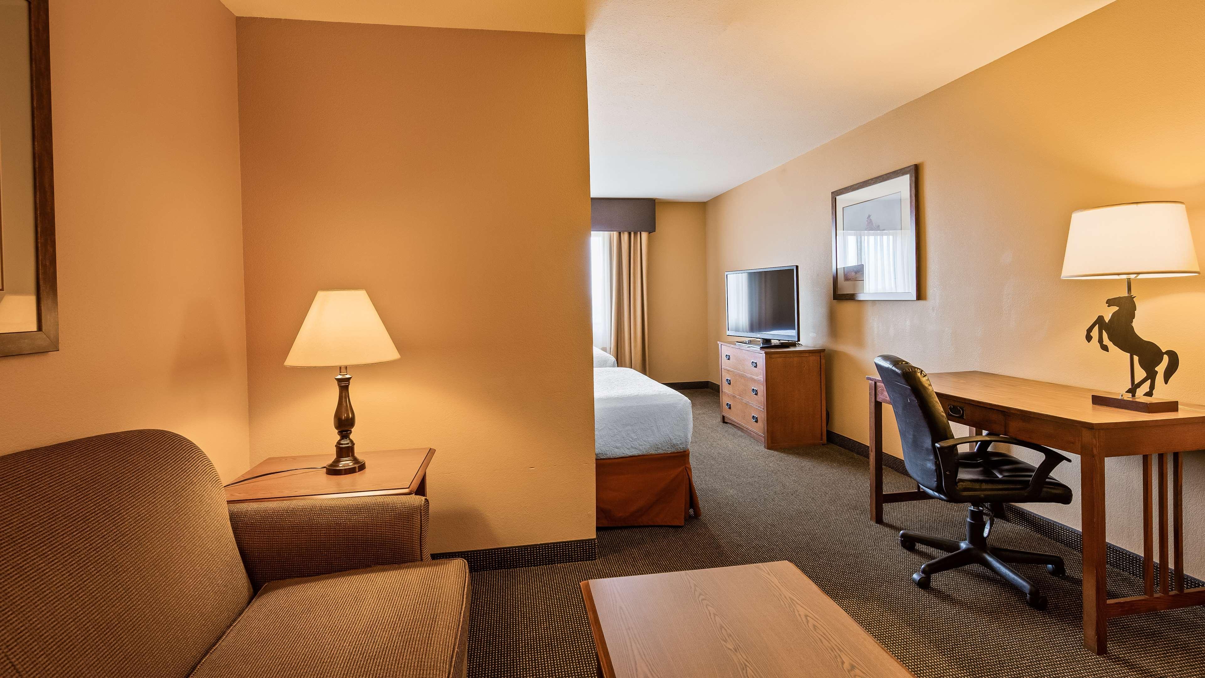 Best Western Plus Country Inn & Suites Додж Сити Екстериор снимка