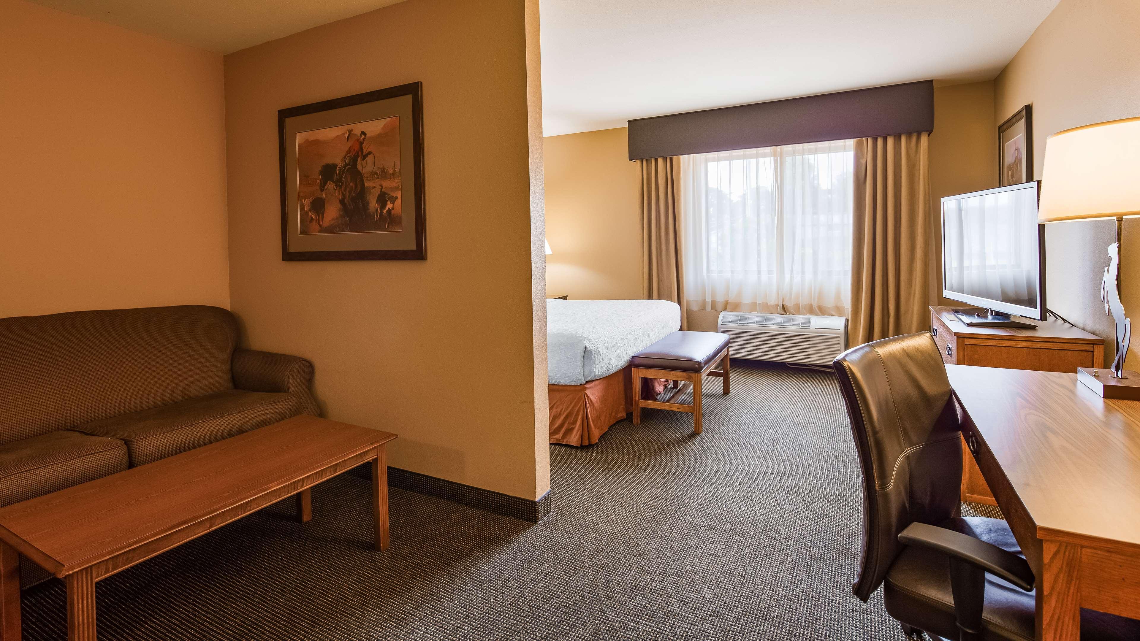 Best Western Plus Country Inn & Suites Додж Сити Екстериор снимка